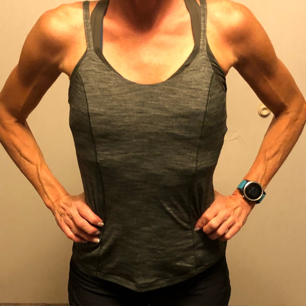 Lululemon Size 6, never worn